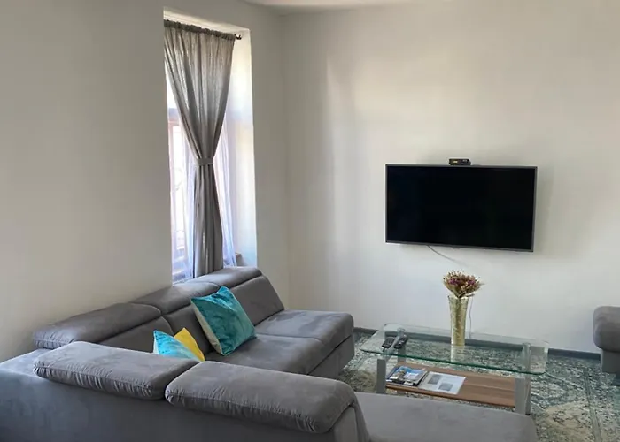 Apartment By The City Wall